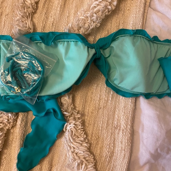 Victoria’s Secret emerald green strapless bikini top - size L - Picture 2 of 4